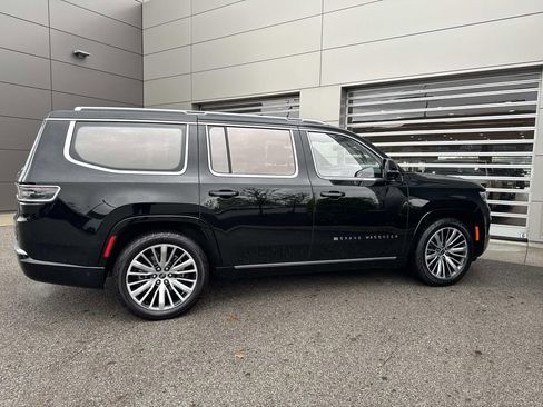 Used 2023 Jeep Grand Wagoneer Series III AWD/4WD image 8
