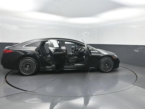 Used 2022 Mercedes-Benz EQS 450+ Sedan image 31