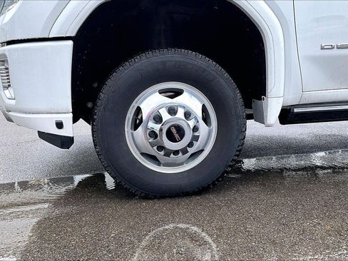 Used 2022 GMC Sierra 3500 Denali w/ Denali Ultimate Package AWD/4WD image 2