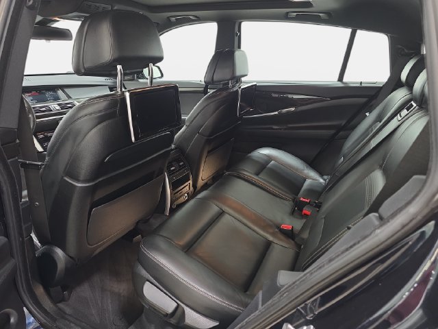 Used 2017 BMW 550i Gran Turismo xDrive AWD/4WD image 12