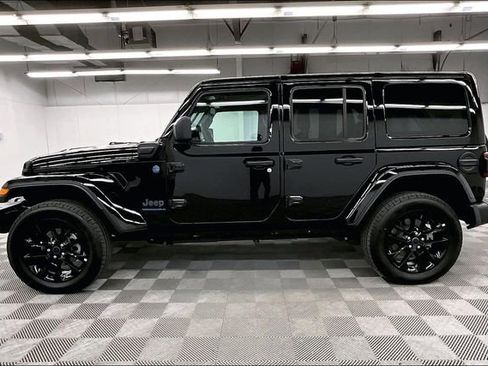 Used 2025 Jeep Wrangler Unlimited Sahara w/ Safety Group image 14