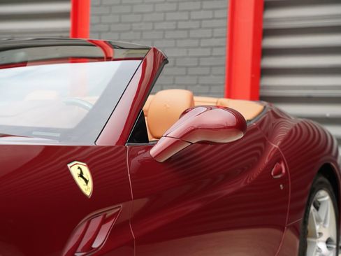 Used 2010 Ferrari California RWD image 7