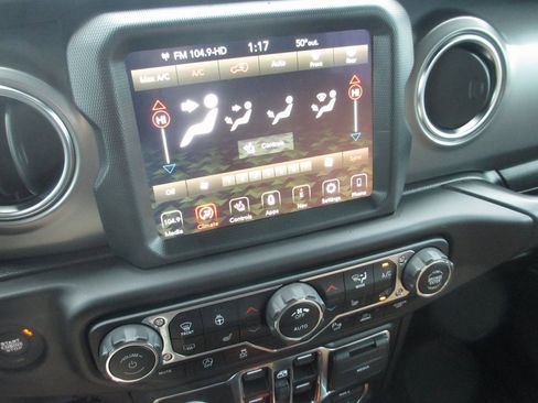 Used 2023 Jeep Wrangler Unlimited Rubicon w/ Steel Bumper Group image 26