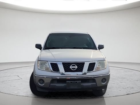 Used 2010 Nissan Frontier SE w/ Moonroof Pkg AWD/4WD image 2