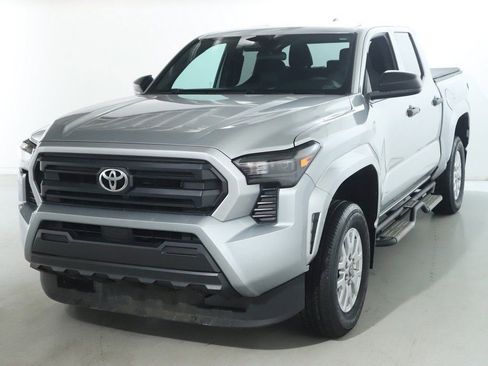 Used 2024 Toyota Tacoma SR image 4