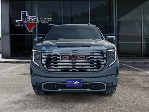 Used 2025 GMC Sierra 1500 Denali w/ Technology Package AWD/4WD image 8