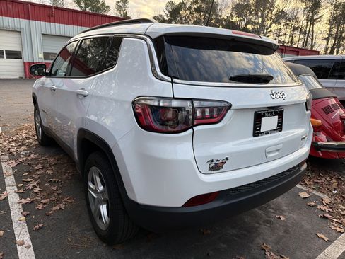 Used 2023 Jeep Compass Latitude image 7