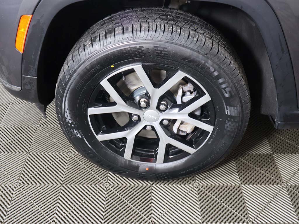 Used 2023 Jeep Grand Cherokee L Limited AWD/4WD image 20