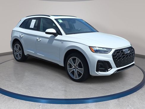 Certified 2025 Audi Q5 2.0T Premium w/ Convenience Plus Package AWD/4WD image 3
