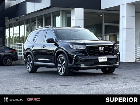 Used 2025 Honda Pilot Touring image 1