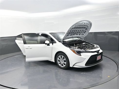 Used 2023 Toyota Corolla LE image 35