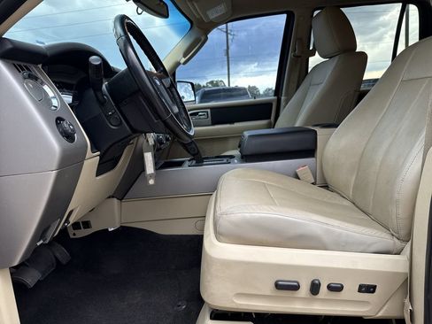 Used 2015 Ford Expedition XLT w/ Equipment Group 202A RWD image 12