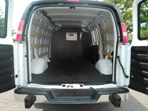 Certified 2025 Chevrolet Express 2500 w/ Driver Convenience Package RWD image 8