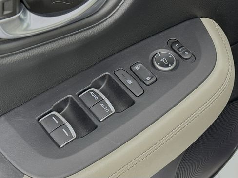 Certified 2024 Honda HR-V EX-L image 17