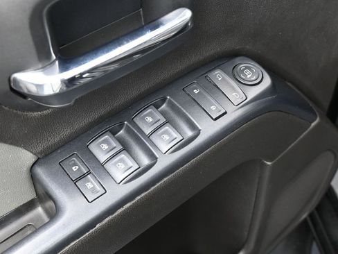 Used 2018 Chevrolet Silverado 1500 Custom w/ Custom Value Package image 16