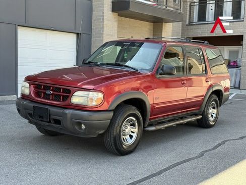 Used 2000 Ford Explorer XLS AWD/4WD image 1