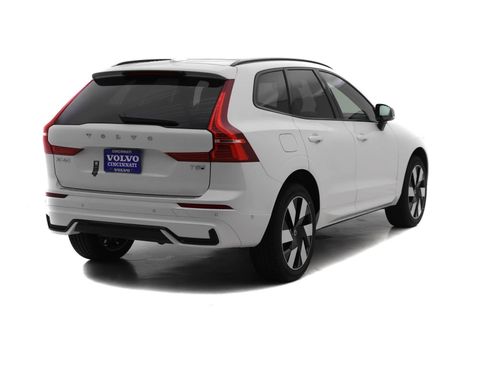 Used 2025 Volvo XC60 T8 Plus w/ Protection Package Premier image 4