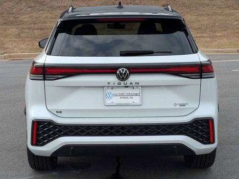New 2026 Volkswagen Tiguan SE R-Line FWD image 5