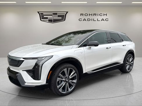 Certified 2025 Cadillac Optiq Luxury 2 AWD/4WD image 1