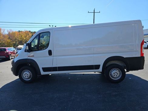 Used 2025 RAM ProMaster 2500 w/ Convenience Group image 14