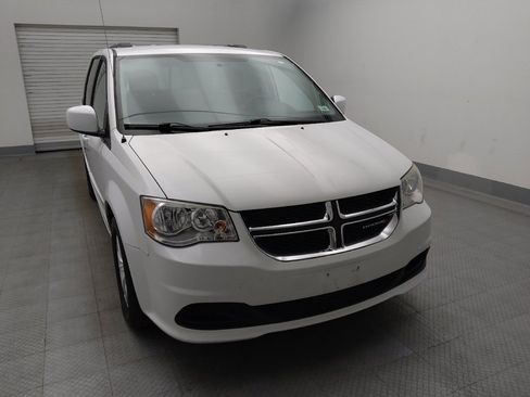 Used 2016 Dodge Grand Caravan SXT FWD image 14