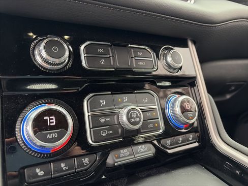 Used 2022 GMC Yukon XL Denali image 17