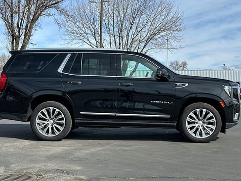Used 2021 GMC Yukon Denali w/ Denali Premium Package image 3