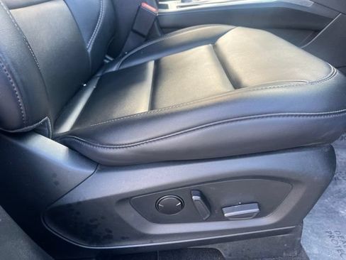 Used 2023 Ford Explorer XLT w/ Equipment Group 202A AWD/4WD image 12