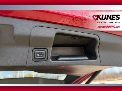 Used 2023 GMC Acadia SLT image 4