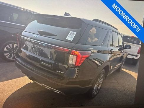 Used 2026 Ford Explorer Active w/ Active Comfort Package AWD/4WD image 2