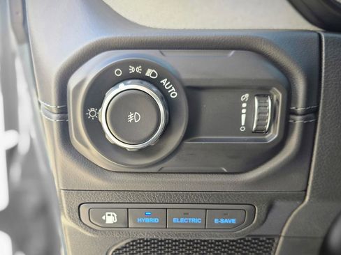 Used 2025 Jeep Wrangler Unlimited Sahara image 38