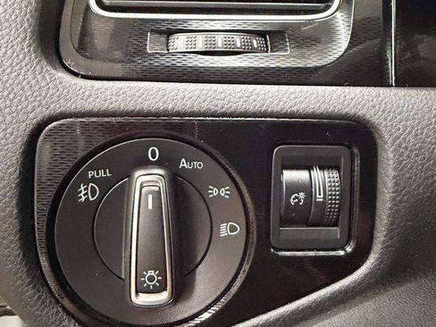 Used 2015 Volkswagen GTI SE w/ Lighting Package (SEL) image 18