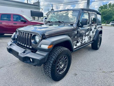 Used 2019 Jeep Wrangler Unlimited Sport S AWD/4WD image 3