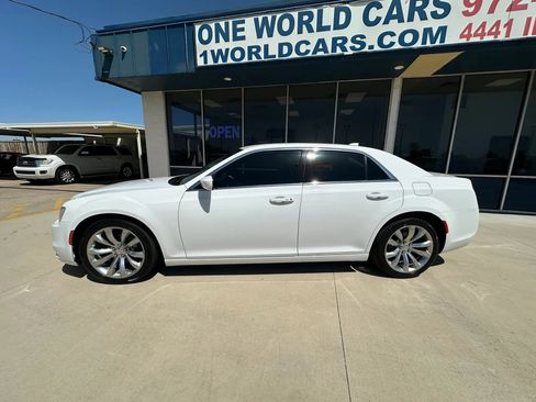 Used 2018 Chrysler 300 Touring L RWD image 2