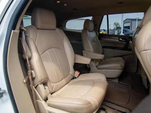 Used 2012 Buick Enclave Leather FWD image 16