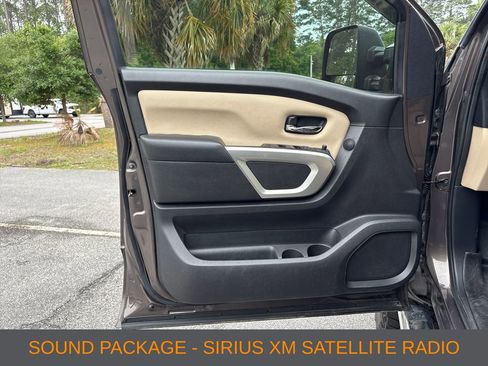 Used 2017 Nissan Titan SV AWD/4WD image 5