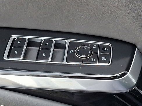 Certified 2025 Cadillac Escalade ESV Sport Platinum image 24