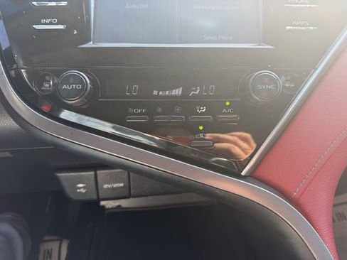 Used 2018 Toyota Camry XSE FWD image 32