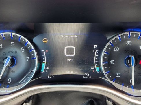 Used 2022 Chrysler Pacifica Touring-L FWD image 28