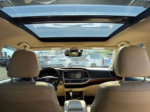 Certified 2019 Toyota Highlander Limited Platinum AWD/4WD image 11