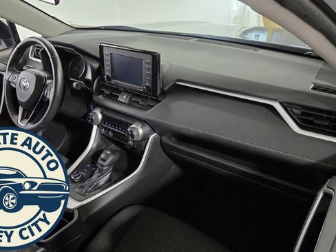 Used 2020 Toyota RAV4 XLE image 34