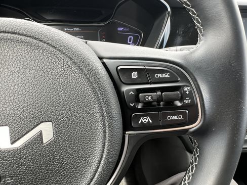 Certified 2022 Kia Niro LXS w/ Digital Cluster Package image 27
