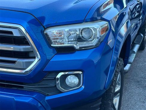 Used 2016 Toyota Tacoma Limited image 9