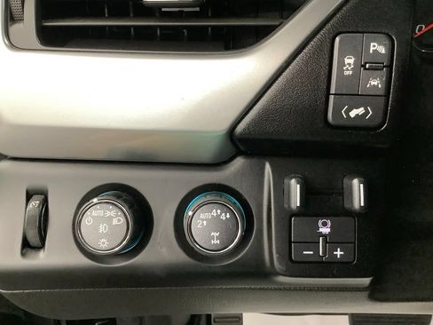 Used 2019 Chevrolet Tahoe LT AWD/4WD image 16