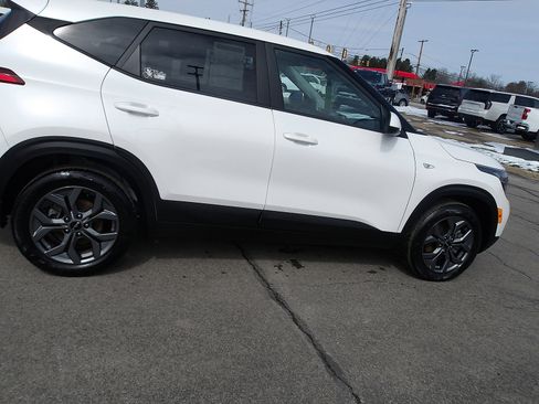 Used 2024 Kia Seltos LX image 8