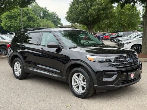 Used 2023 Ford Explorer XLT w/ Class IV Trailer Tow Package AWD/4WD image 1
