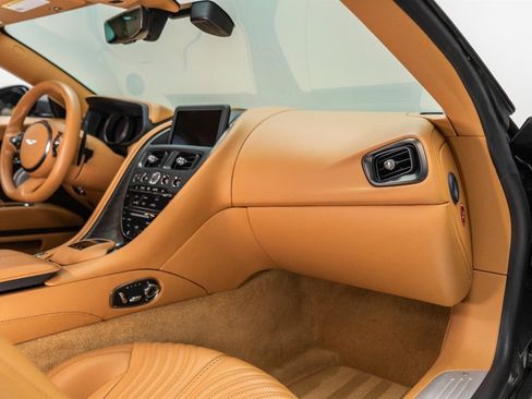 Used 2017 Aston Martin DB11 V12 RWD image 61