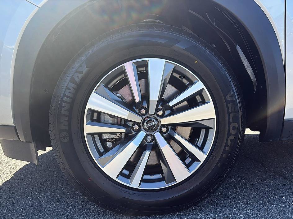 Certified 2025 Nissan Pathfinder SL FWD image 12