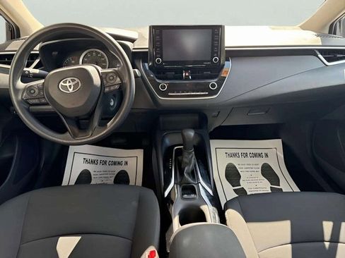 Used 2022 Toyota Corolla LE image 11