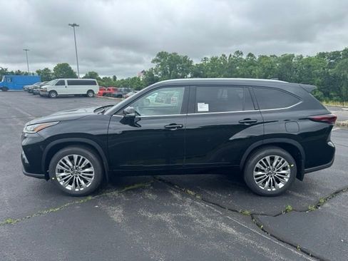 New 2026 Toyota Highlander Platinum AWD/4WD image 6